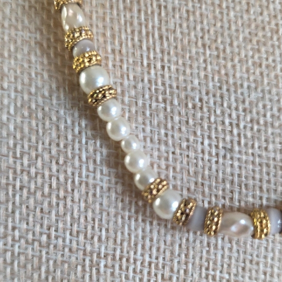 Gold and White Pearl Necklace - Picture 4 of 7